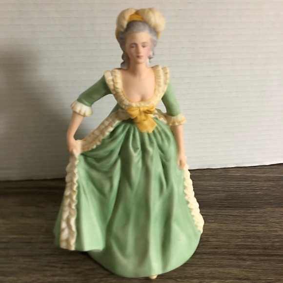 1982 Franklin Mint Marie Antoinette Figurine - Picture 3 of 10